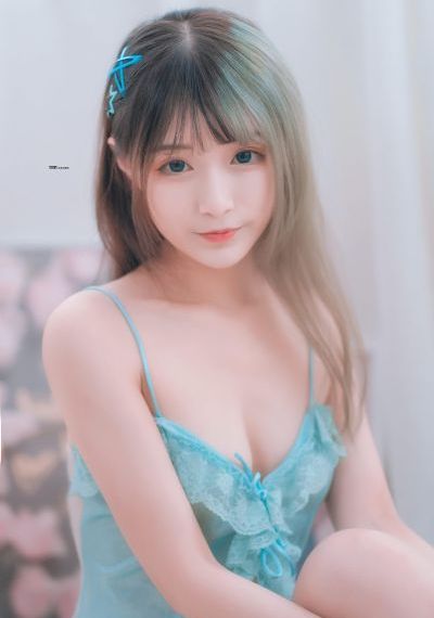 美女跪下吃j8_DVD免费高清观看